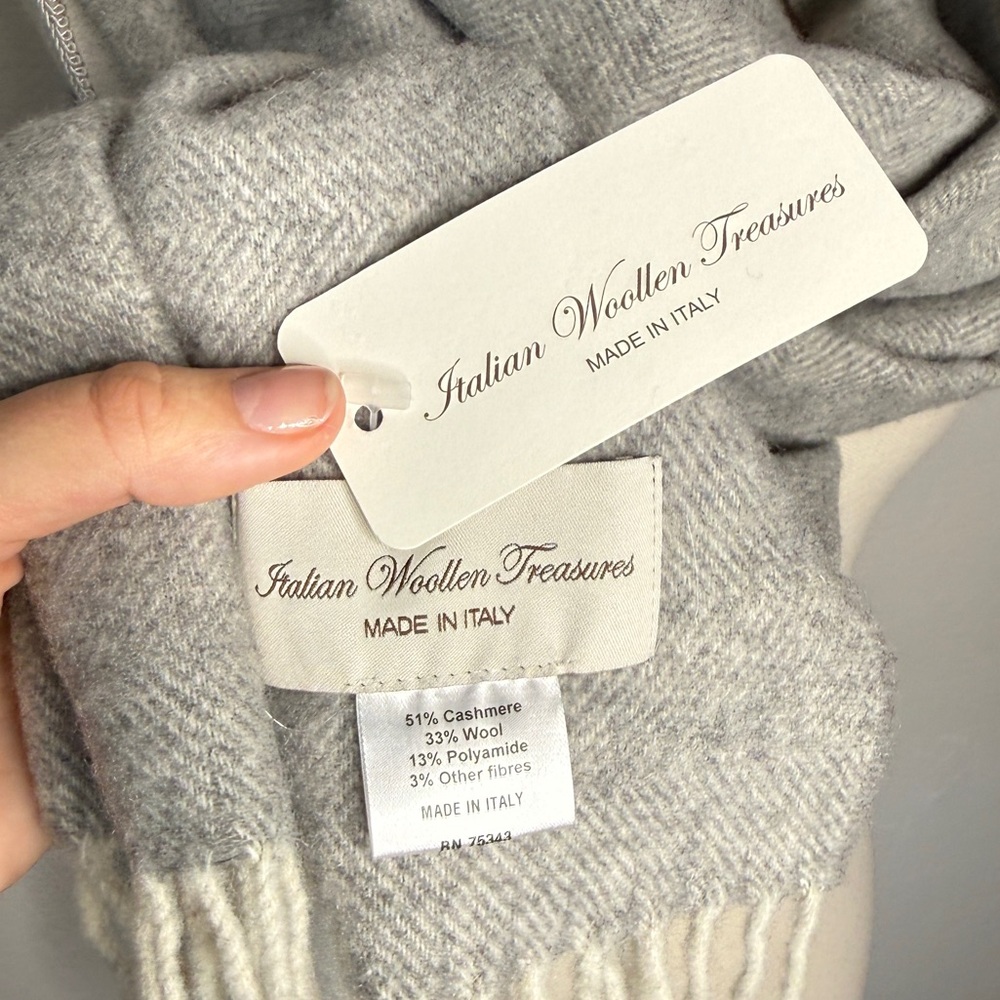 Italian Woollen Treasures Scarf Cashmere Blend Gray Made in Italy New with Tags - Picture 4 of 5